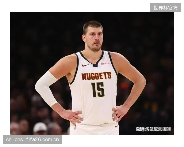 尼古拉·约基奇创造历史,成为NBA首位单赛季同时包揽联盟篮板王与助攻王的球员。 尼古拉·约基奇创造历史,成为NBA首位单赛季同时包揽联盟篮板王与助攻王的球员。